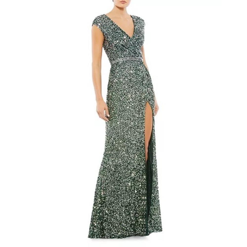 Mac Duggal Emerald Green Sequin V-Neck Cap Sleeve Gown 5489 Size 4 NWT